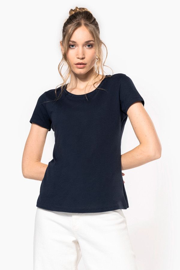 T-shirt personnalisable Belibrod en coton bio - Couleur noir - Porté par une femme  - Vue de face - Marque Kariban